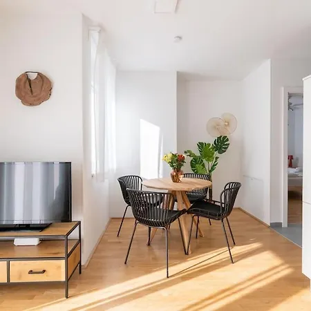 Apartmán Hm • Modern 1Br Apt With Balcony