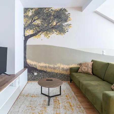Luxurious 70 M2 With Balcony & Air Conditioning