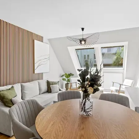 Fast Wifi I 3 Min Walk To Metro I On-Site Parking For 19,90 Eur Apartment