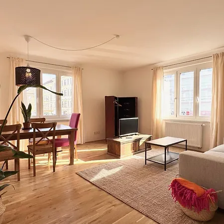 Sonnige Wohnung Beim Yppenplatz