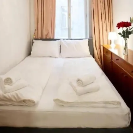 Premium Classical Apartment With Free Parking