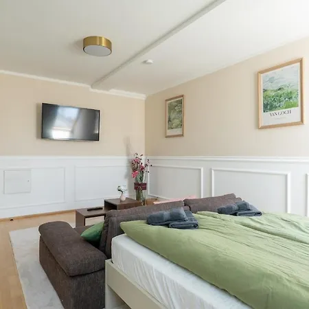 Dachgeschoss Im Altbaustil Apartment