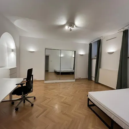 Room Close To Karlsplatz
