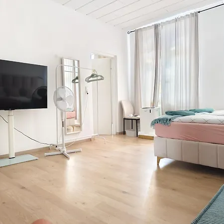 The Mint Apartment - Schoenbrunn Palace
