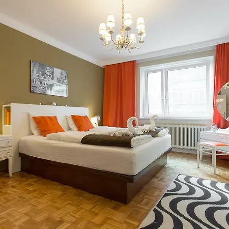 70'S Retro Viennese Apartment
