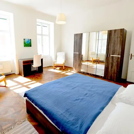 Graf-Starhemberg-Gasse By Easyb&B