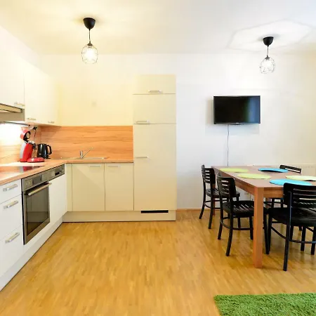 Nice 2 Bedrooms At The Subway 10 Min To Center