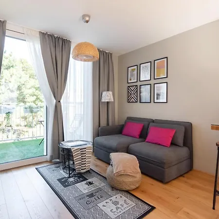 Vic & Uno City Charming Apart Plus Garage