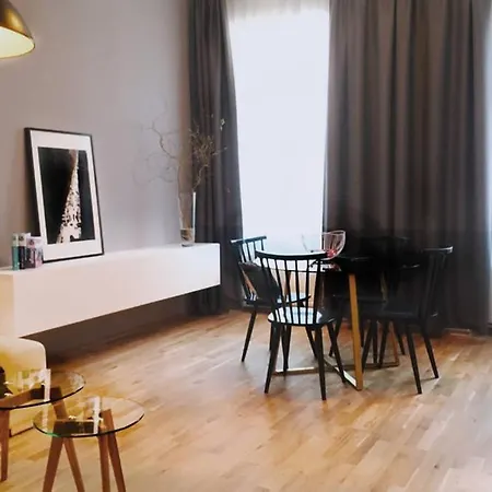 Schonbrunn Apartment