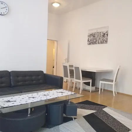 Spacious Central Apartment