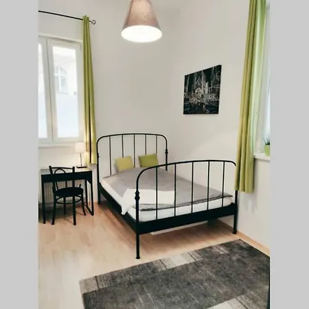 Apartmán Amadeus - Tram Station To The Opera 2 Mins Away