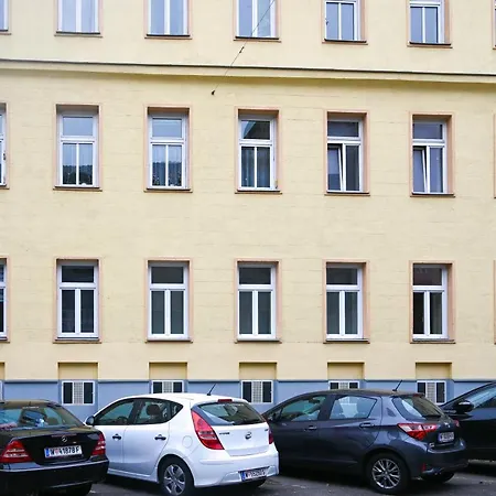 Elegant Duplex Danube Canal