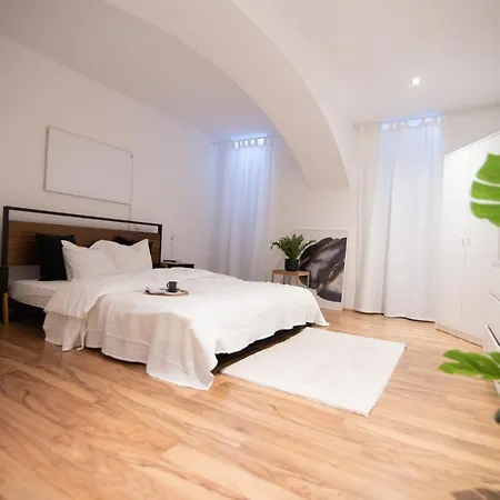 Trendy Souterrain Loft - Near City Center