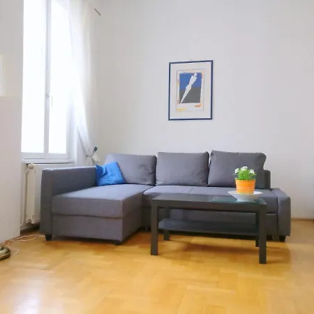 Stylish & Central By Jr City Apartments