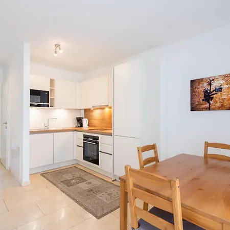 Donaufeld Living - Geraumiges Apartment Mit Balkon