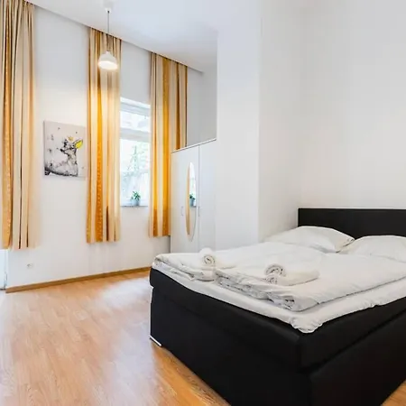 Family Apartment Next To Danube River