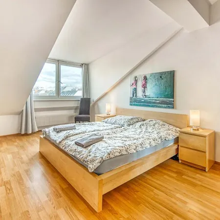 King Bed Home, 3 Bed Rooms Ideal For Big Groups