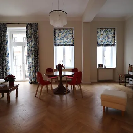 Wohnung Mit Balkon Beim Schloss Belvedere