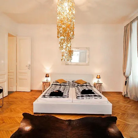 Apartment Romantic Living