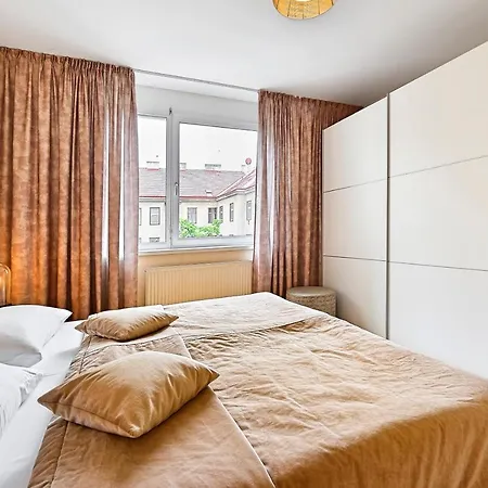 Peaceful Belvedere Apartment In Safe, Quiet & Central Location
