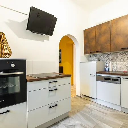 Stylish 1 Bedroom Apartment Near Hannovamarkt