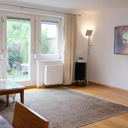 Town House Near Metro & Vienna City Center