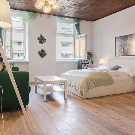 Perfectly Situated 2Br Shared Apt- Ideal For Longstays