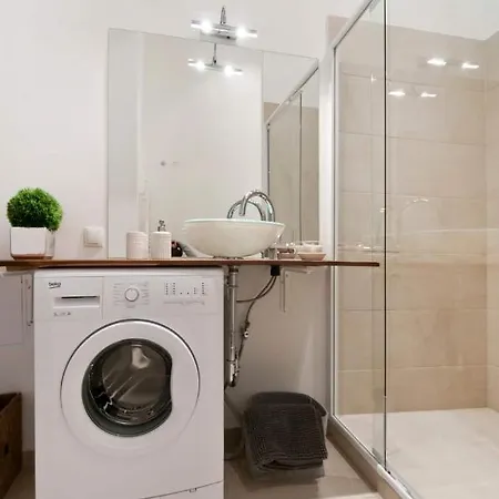⍟Luxurious And Bright⍟ 5 Min Walk To City Center Apartamento