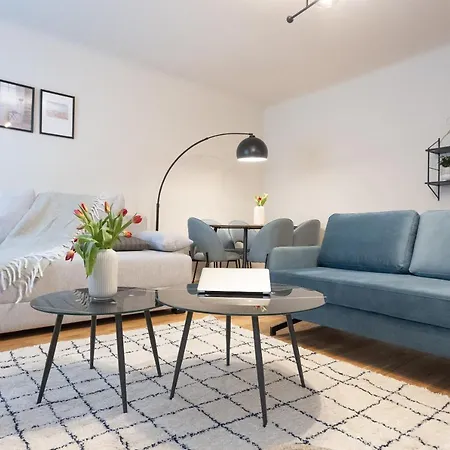 Chic 1-Bed Apt By Canal Walk To Historic Centre