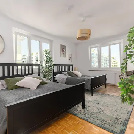 King Bed Home, 3 Bed Rooms, Perfect For Long Term Stay