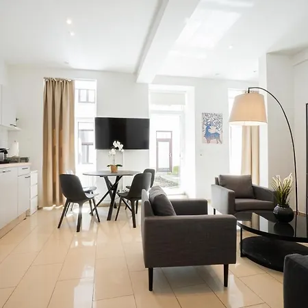 Modern And Lovely Apartment Next To Subway Station