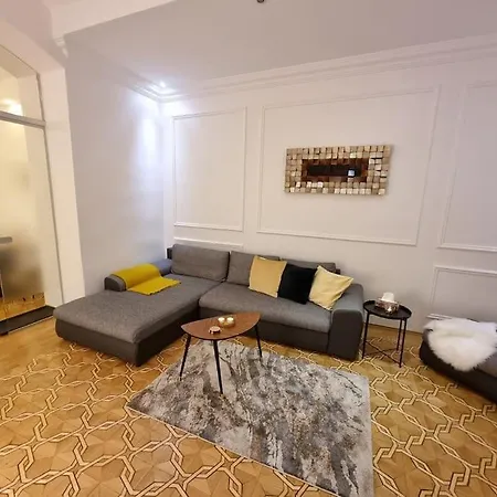 Sissi Royal Suite - Inner City 4 Bedroom Apartment
