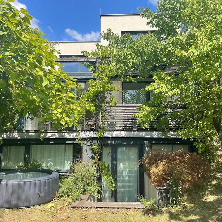 Smile Villa Mit Terrasse, Garten, Klimaanlage Und Parkplatz Im Beliebten Dobling In Wien