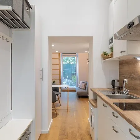 Cozy Studio, Private Garden, 8 Min To City Center