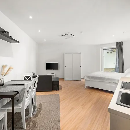 Vibestudio 405 - Central - Ac - Near Parking