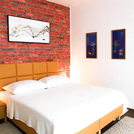 «Go West» Guest Rooms