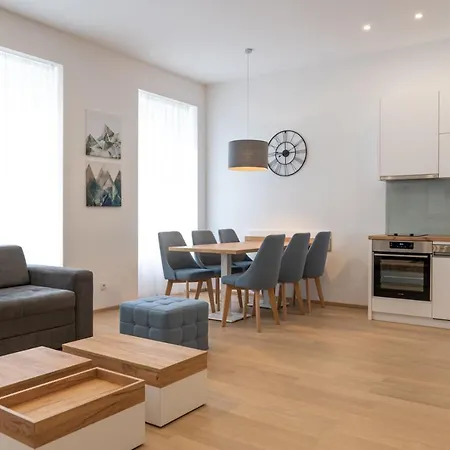 Modern 3 Room Apartment In A Prime Location