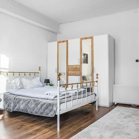 Ferienwohnung Adorable 2Br Apt. Near Millenium Tower And Danube