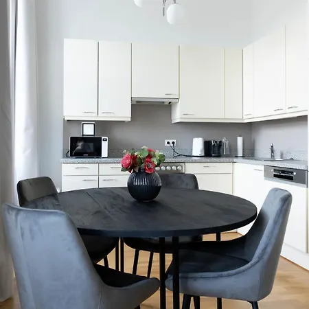 Franz 25 - Typical Viennese Apartment In The Heart Of Vienna