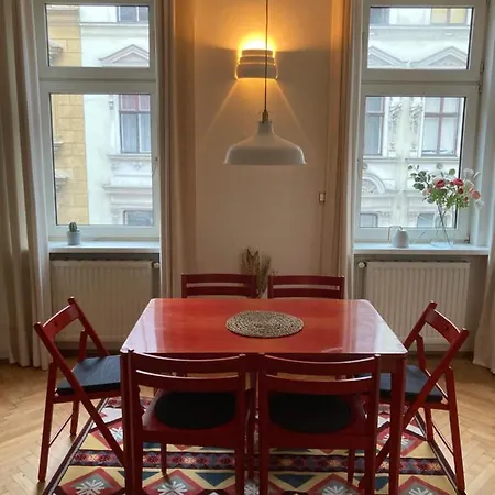 Stilvolle Wohnung Am Yppenplatz