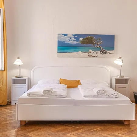 Peerles 2Br Apt. Perfectly Situated&Well Connected Apartment