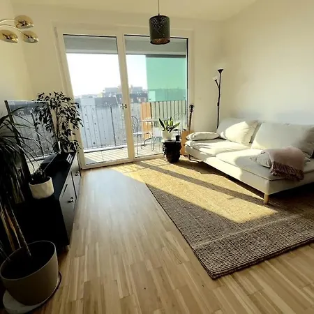 New! Apartment Near Schonbrunn Palace