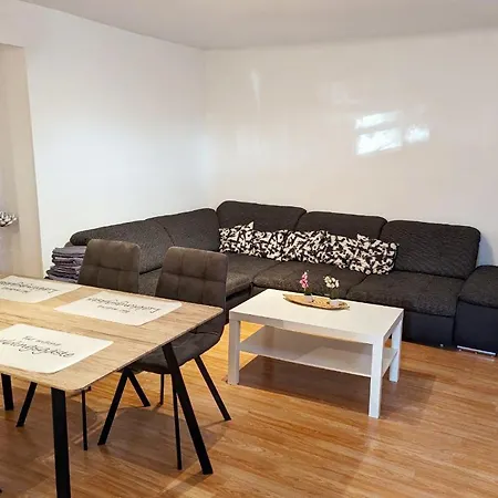 Private Lowerground Floor Apartment In Schonbrunn /W Free Parking