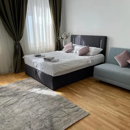 Vienna City Apartment 2