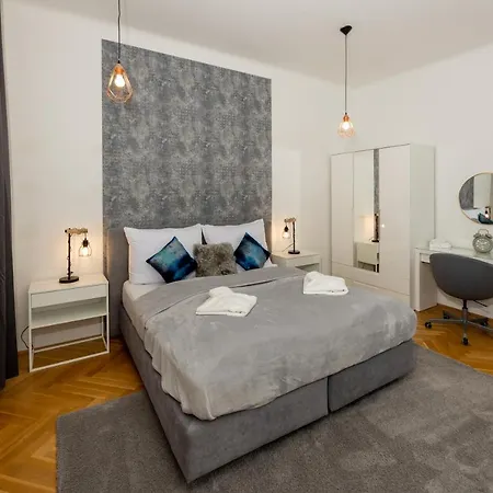 Delightful 1 Bedroom Near Schoenbrunn And Westbahnhof With Big Porch