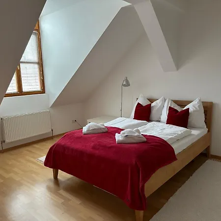 Apartments Near Rathaus