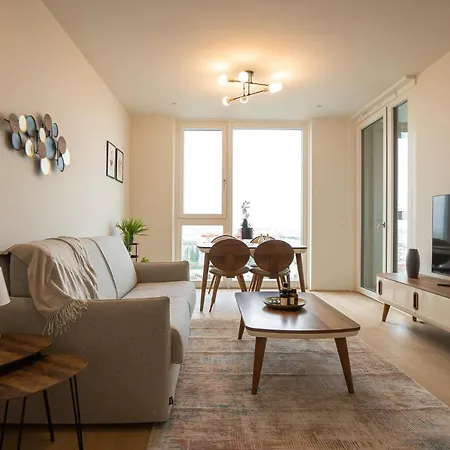 Posh Apartment On 22Nd Floor + Loggia, Pool, Gym, Sauna