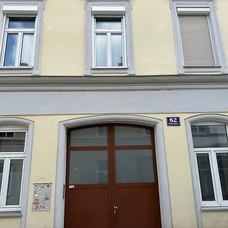 Cozy 8-Person Home In Vienna Located At Haberlgasse 82 N1