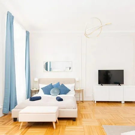Spacious And Near Metro I Close To Parks I Akh Appartement