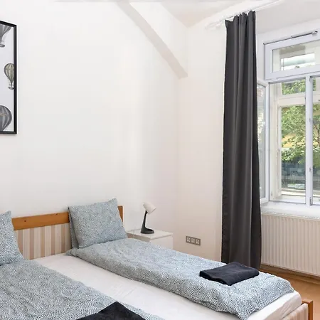 Spacious Apt In Perfect Location For Family